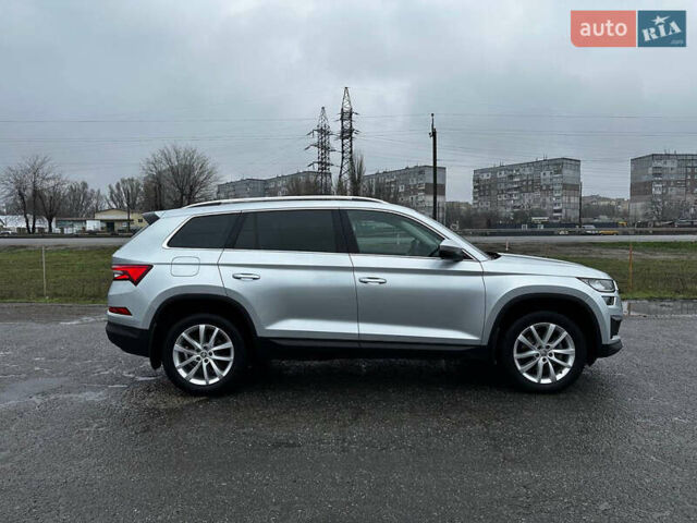 Серый Шкода Kodiaq, объемом двигателя 1.97 л и пробегом 77 тыс. км за 29999 $, фото 5 на Automoto.ua