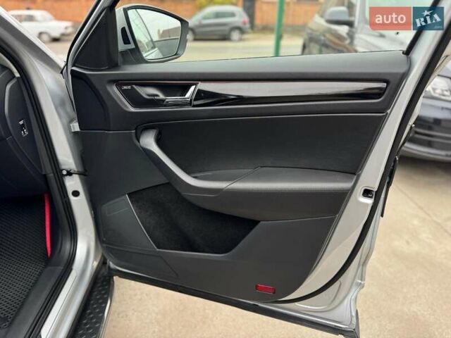 Серый Шкода Kodiaq, объемом двигателя 1.97 л и пробегом 177 тыс. км за 35999 $, фото 42 на Automoto.ua