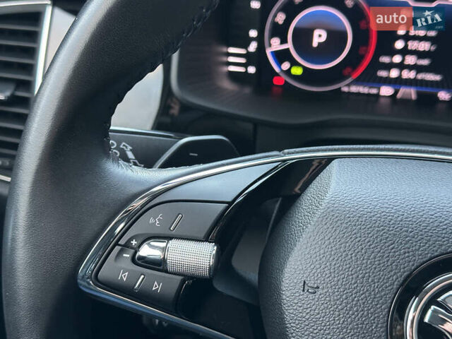 Серый Шкода Kodiaq, объемом двигателя 2 л и пробегом 181 тыс. км за 35399 $, фото 126 на Automoto.ua