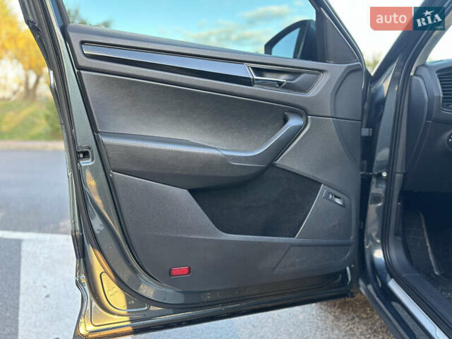 Сірий Шкода Kodiaq, об'ємом двигуна 1.97 л та пробігом 248 тис. км за 27499 $, фото 8 на Automoto.ua