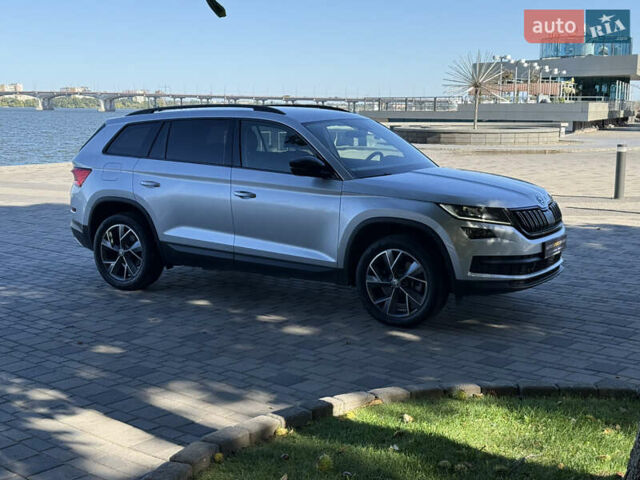 Серый Шкода Kodiaq, объемом двигателя 1.98 л и пробегом 121 тыс. км за 31000 $, фото 4 на Automoto.ua
