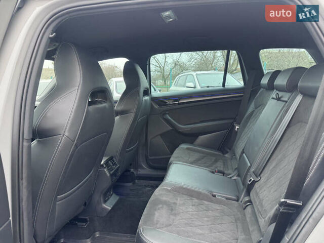 Сірий Шкода Kodiaq, об'ємом двигуна 2 л та пробігом 118 тис. км за 40001 $, фото 35 на Automoto.ua