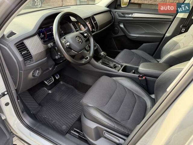 Серый Шкода Kodiaq, объемом двигателя 2 л и пробегом 107 тыс. км за 34600 $, фото 58 на Automoto.ua