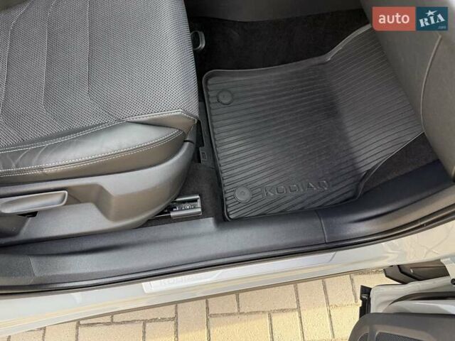 Серый Шкода Kodiaq, объемом двигателя 2 л и пробегом 107 тыс. км за 34600 $, фото 88 на Automoto.ua