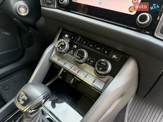Серый Шкода Kodiaq, объемом двигателя 2 л и пробегом 107 тыс. км за 34600 $, фото 96 на Automoto.ua