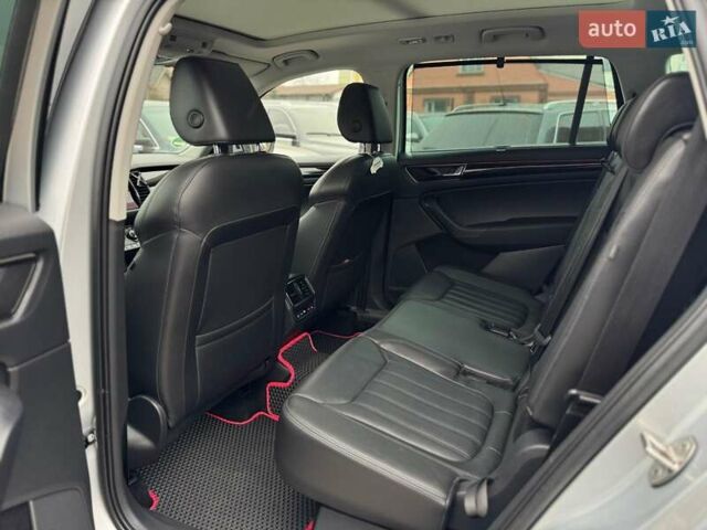 Серый Шкода Kodiaq, объемом двигателя 1.97 л и пробегом 177 тыс. км за 35999 $, фото 23 на Automoto.ua