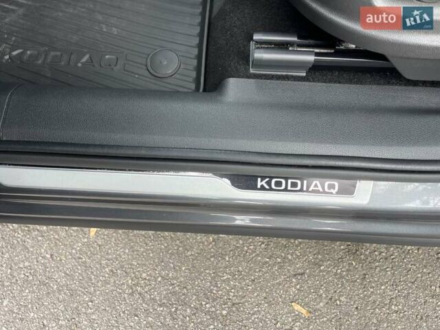 Серый Шкода Kodiaq, объемом двигателя 1.98 л и пробегом 75 тыс. км за 35700 $, фото 42 на Automoto.ua
