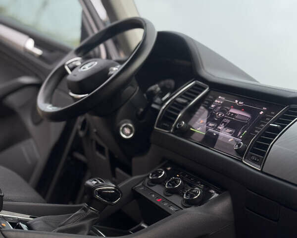 Сірий Шкода Kodiaq, об'ємом двигуна 2 л та пробігом 220 тис. км за 31300 $, фото 90 на Automoto.ua