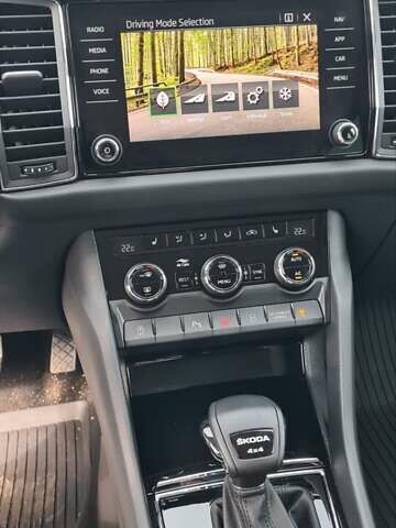 Серый Шкода Kodiaq, объемом двигателя 1.97 л и пробегом 75 тыс. км за 37999 $, фото 5 на Automoto.ua