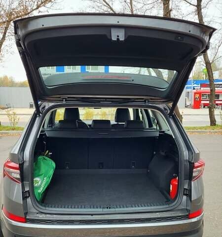 Серый Шкода Kodiaq, объемом двигателя 1.97 л и пробегом 150 тыс. км за 30500 $, фото 6 на Automoto.ua