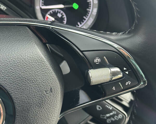 Сірий Шкода Kodiaq, об'ємом двигуна 2 л та пробігом 220 тис. км за 31200 $, фото 64 на Automoto.ua