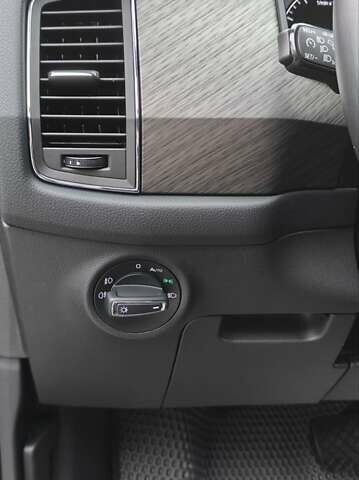 Сірий Шкода Kodiaq, об'ємом двигуна 2 л та пробігом 86 тис. км за 31900 $, фото 22 на Automoto.ua