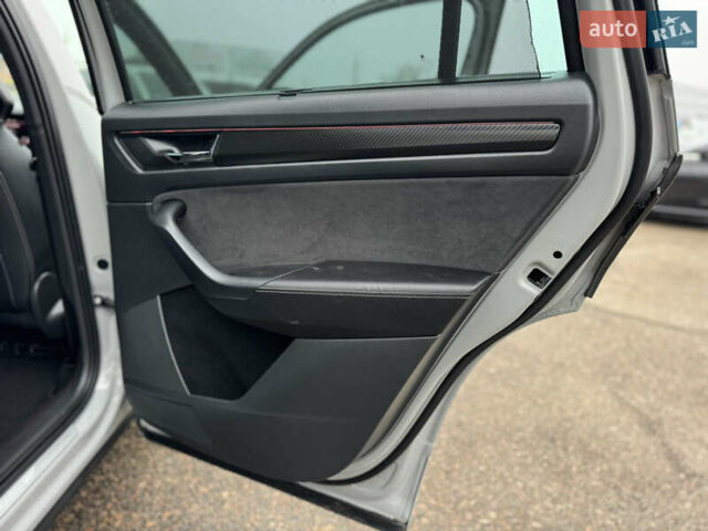 Серый Шкода Kodiaq, объемом двигателя 1.97 л и пробегом 181 тыс. км за 35500 $, фото 112 на Automoto.ua