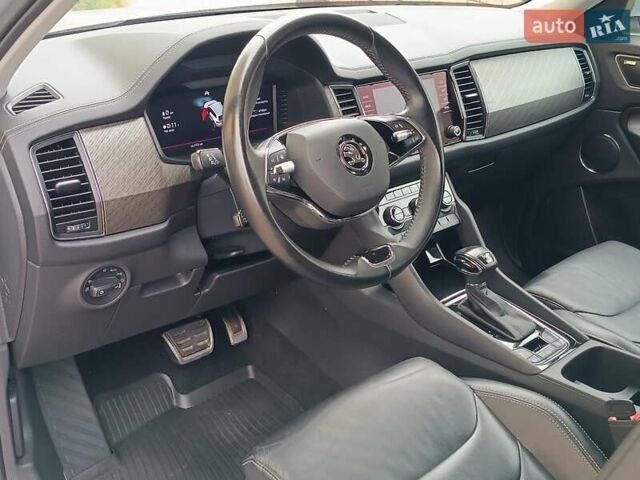 Серый Шкода Kodiaq, объемом двигателя 1.97 л и пробегом 106 тыс. км за 37700 $, фото 43 на Automoto.ua
