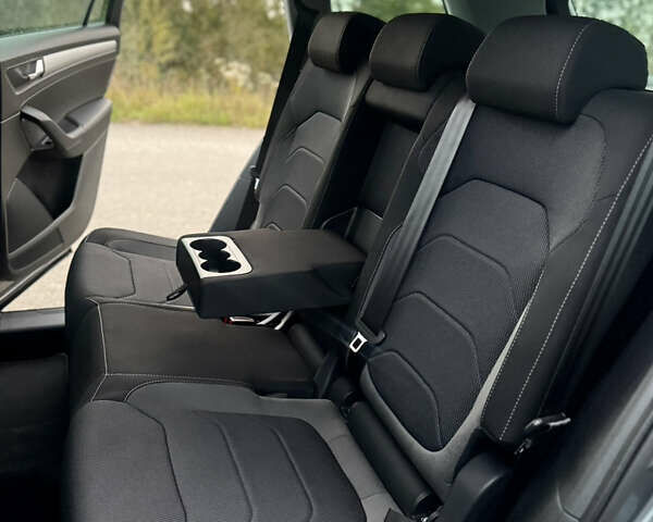 Сірий Шкода Kodiaq, об'ємом двигуна 2 л та пробігом 220 тис. км за 31300 $, фото 102 на Automoto.ua