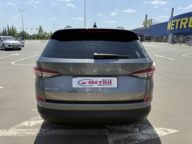 Шкода Kodiaq 2022 в Кривом Роге на Automoto.ua Серый Шкода Kodiaq, объемом двигателя 2 л и пробегом 69 тыс. км за 31500 $, фото 3 на Automoto.ua