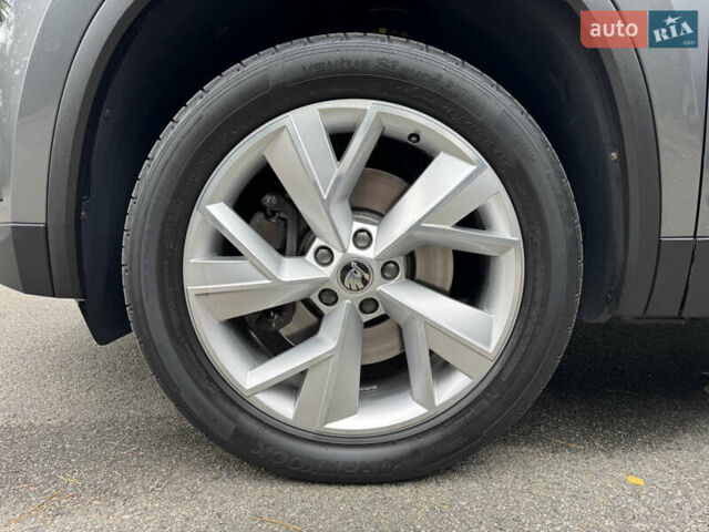 Шкода Kodiaq 2022 у Києві на Automoto.ua Сірий Шкода Kodiaq, об'ємом двигуна 2 л та пробігом 169 тис. км за 35999 $, фото 23 на Automoto.ua