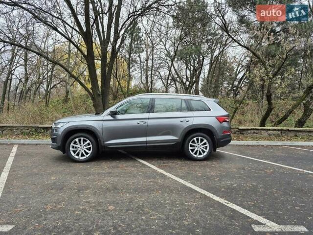 Серый Шкода Kodiaq, объемом двигателя 1.97 л и пробегом 151 тыс. км за 31500 $, фото 4 на Automoto.ua