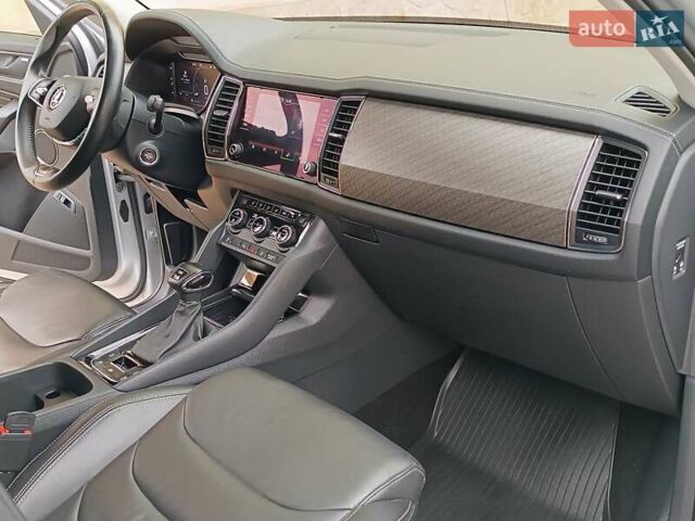 Серый Шкода Kodiaq, объемом двигателя 1.97 л и пробегом 106 тыс. км за 37950 $, фото 44 на Automoto.ua