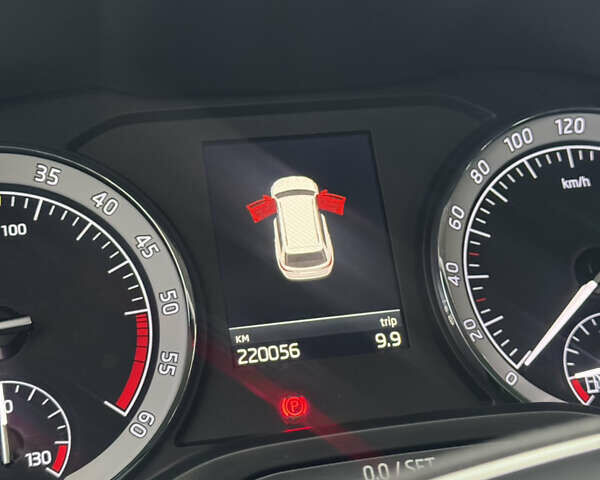 Сірий Шкода Kodiaq, об'ємом двигуна 2 л та пробігом 220 тис. км за 31300 $, фото 58 на Automoto.ua