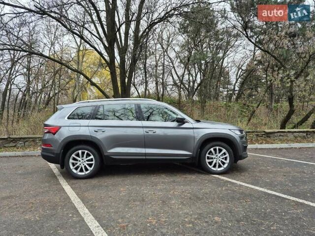 Серый Шкода Kodiaq, объемом двигателя 1.97 л и пробегом 151 тыс. км за 31500 $, фото 3 на Automoto.ua