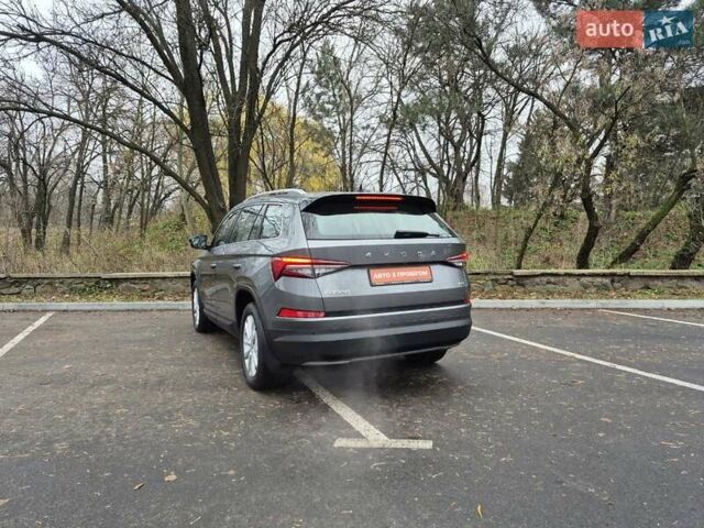 Серый Шкода Kodiaq, объемом двигателя 1.97 л и пробегом 151 тыс. км за 31500 $, фото 7 на Automoto.ua