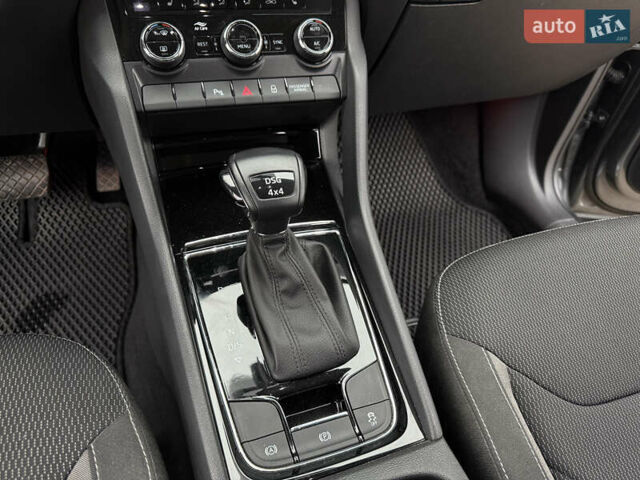 Серый Шкода Kodiaq, объемом двигателя 2 л и пробегом 67 тыс. км за 29999 $, фото 11 на Automoto.ua