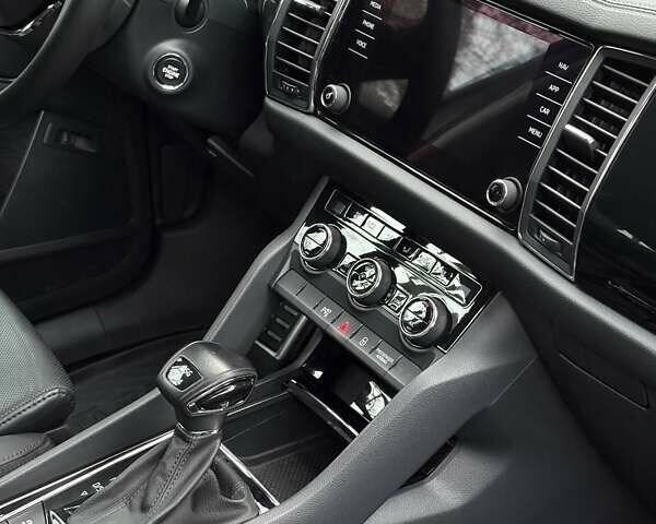 Серый Шкода Kodiaq, объемом двигателя 1.98 л и пробегом 151 тыс. км за 29300 $, фото 13 на Automoto.ua