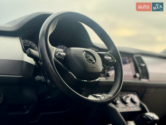 Сірий Шкода Kodiaq, об'ємом двигуна 2 л та пробігом 220 тис. км за 31300 $, фото 56 на Automoto.ua