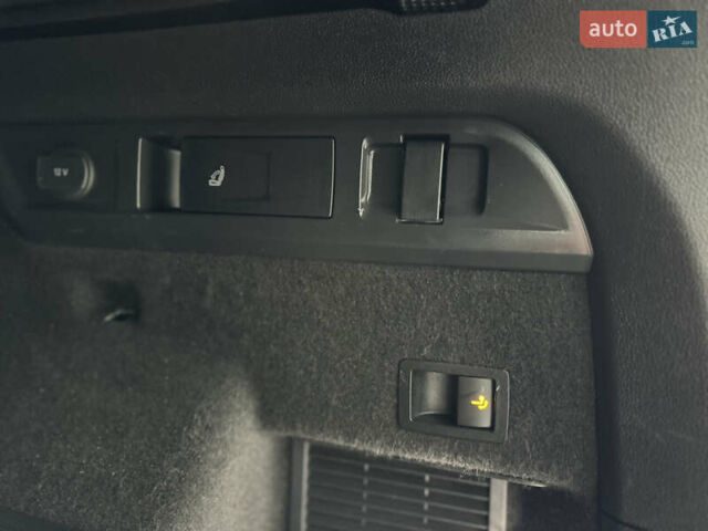 Серый Шкода Kodiaq, объемом двигателя 1.97 л и пробегом 181 тыс. км за 35500 $, фото 124 на Automoto.ua