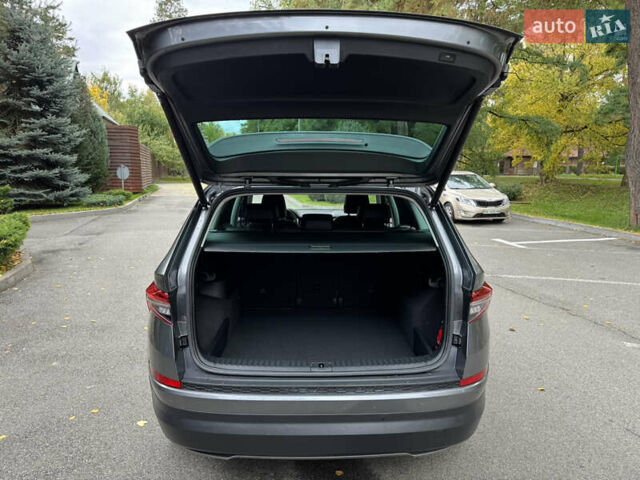 Шкода Kodiaq 2022 у Києві на Automoto.ua Сірий Шкода Kodiaq, об'ємом двигуна 2 л та пробігом 169 тис. км за 35999 $, фото 55 на Automoto.ua