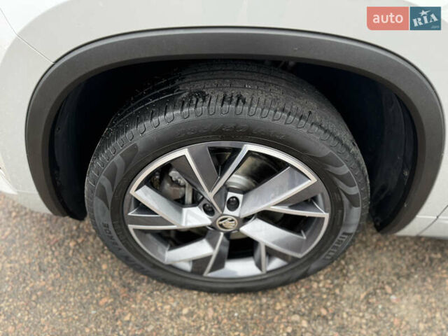 Серый Шкода Kodiaq, объемом двигателя 1.97 л и пробегом 181 тыс. км за 35500 $, фото 45 на Automoto.ua