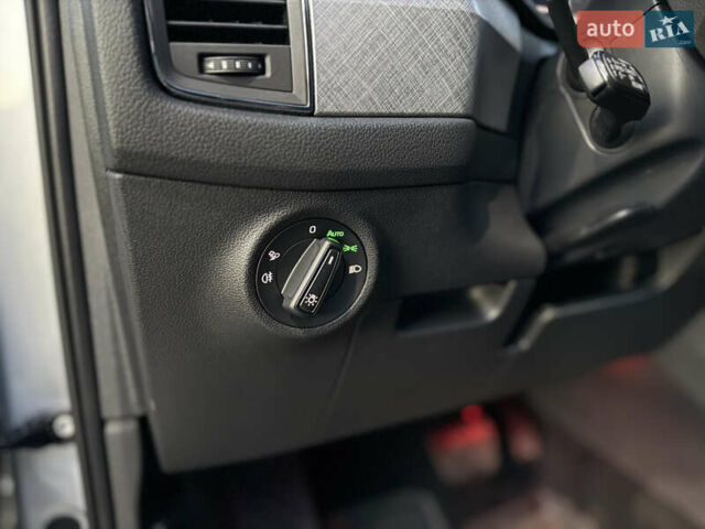 Серый Шкода Kodiaq, объемом двигателя 1.97 л и пробегом 259 тыс. км за 29499 $, фото 16 на Automoto.ua