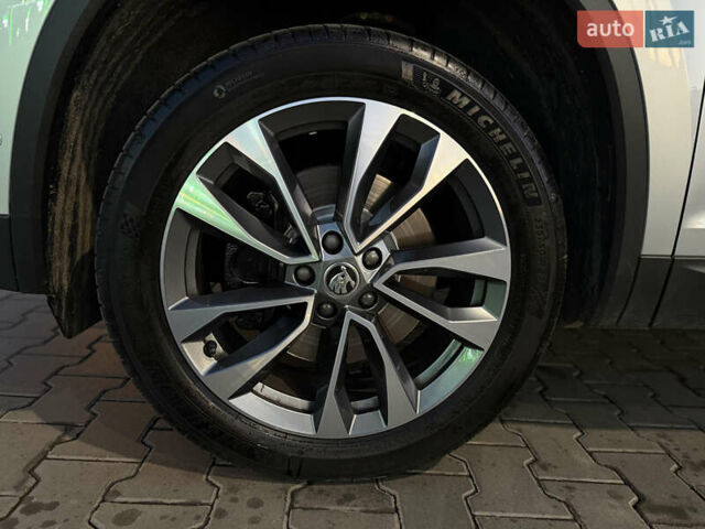 Серый Шкода Kodiaq, объемом двигателя 1.97 л и пробегом 259 тыс. км за 29499 $, фото 36 на Automoto.ua
