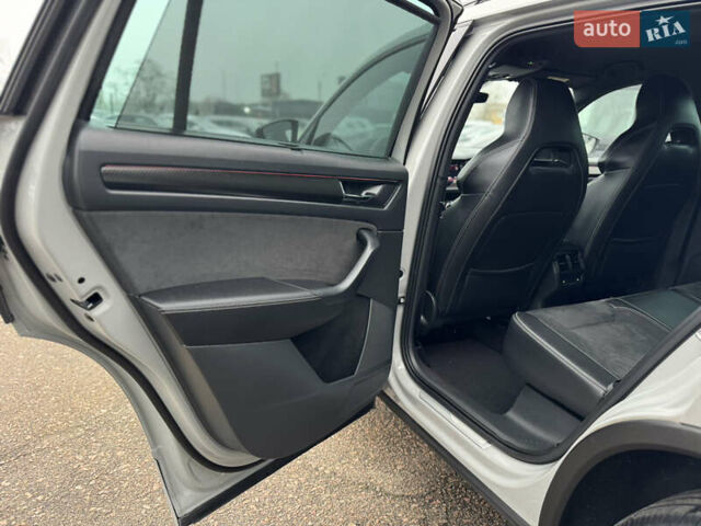 Серый Шкода Kodiaq, объемом двигателя 1.97 л и пробегом 181 тыс. км за 35500 $, фото 89 на Automoto.ua