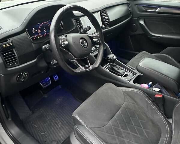 Серый Шкода Kodiaq, объемом двигателя 1.98 л и пробегом 159 тыс. км за 34300 $, фото 8 на Automoto.ua