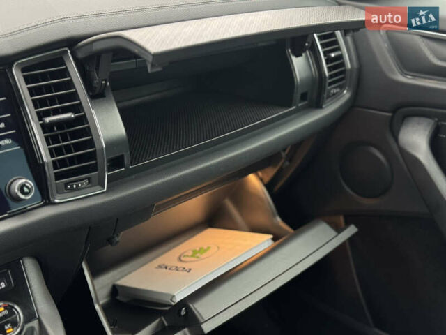 Серый Шкода Kodiaq, объемом двигателя 1.97 л и пробегом 184 тыс. км за 34999 $, фото 34 на Automoto.ua