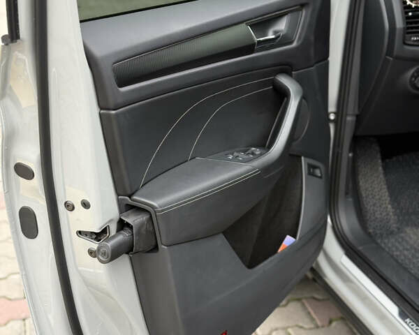 Серый Шкода Kodiaq, объемом двигателя 1.97 л и пробегом 46 тыс. км за 45000 $, фото 39 на Automoto.ua