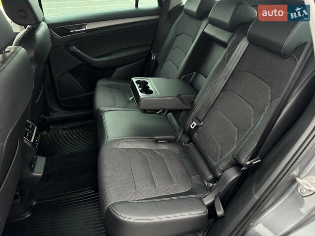Серый Шкода Kodiaq, объемом двигателя 1.97 л и пробегом 184 тыс. км за 34999 $, фото 19 на Automoto.ua
