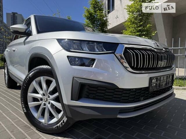 Сірий Шкода Kodiaq, об'ємом двигуна 1.97 л та пробігом 56 тис. км за 39933 $, фото 53 на Automoto.ua