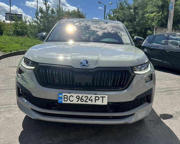 Сірий Шкода Kodiaq, об'ємом двигуна 1.97 л та пробігом 80 тис. км за 43000 $, фото 3 на Automoto.ua