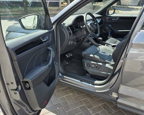 Шкода Kodiaq 2023 в Львове на Automoto.ua Серый Шкода Kodiaq, объемом двигателя 1.97 л и пробегом 31 тыс. км за 46000 $, фото 4 на Automoto.ua