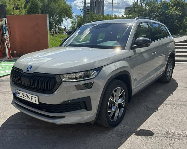 Сірий Шкода Kodiaq, об'ємом двигуна 1.97 л та пробігом 80 тис. км за 43000 $, фото 4 на Automoto.ua