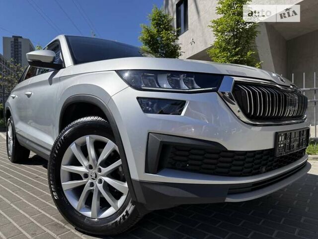 Сірий Шкода Kodiaq, об'ємом двигуна 1.97 л та пробігом 56 тис. км за 39933 $, фото 1 на Automoto.ua