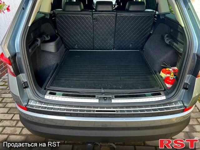 Шкода Kodiaq 2024 в Ивано-Франковске на Automoto.ua Серый Шкода Kodiaq, объемом двигателя 2 л и пробегом 102 тыс. км за 35000 $, фото 5 на Automoto.ua