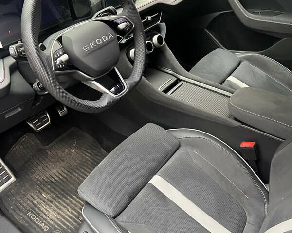 Сірий Шкода Kodiaq, об'ємом двигуна 1.98 л та пробігом 13 тис. км за 47500 $, фото 4 на Automoto.ua