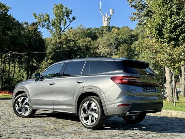 Шкода Kodiaq 2025 в Киеве на Automoto.ua Серый Шкода Kodiaq, объемом двигателя 2 л и пробегом 1 тыс. км за 52555 $, фото 1 на Automoto.ua