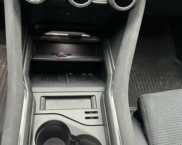 Сірий Шкода Kodiaq, об'ємом двигуна 1.98 л та пробігом 13 тис. км за 47500 $, фото 8 на Automoto.ua
