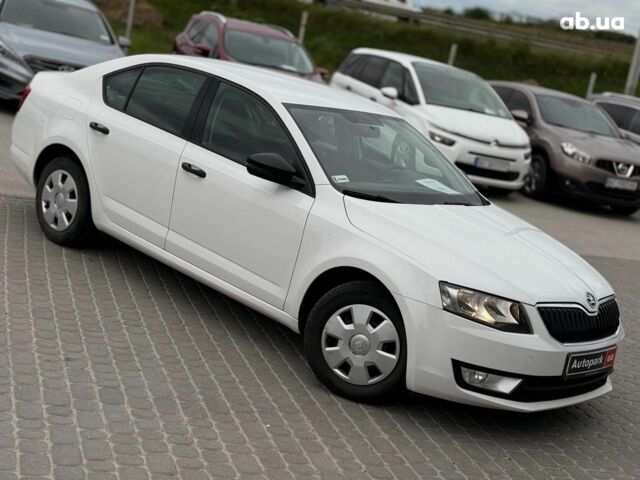 Білий Шкода Octavia A7, об'ємом двигуна 1.2 л та пробігом 270 тис. км за 8990 $, фото 3 на Automoto.ua