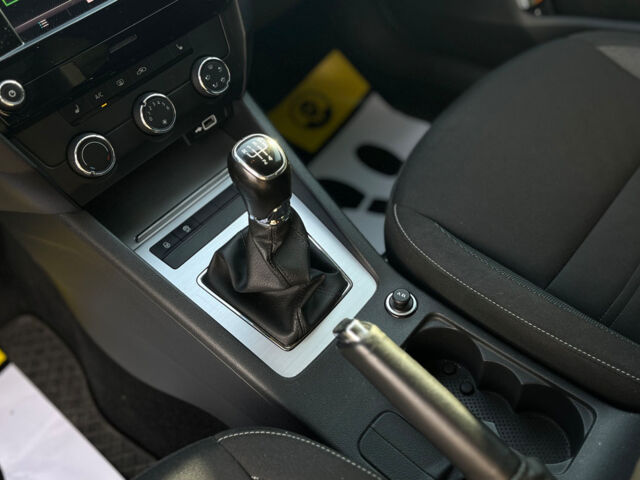 Белый Шкода Octavia A7, объемом двигателя 1.6 л и пробегом 135 тыс. км за 14800 $, фото 21 на Automoto.ua